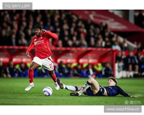 曼联表现波动,体系稳定性不足逐步反映于赛季走势 曼联表现波动,体系稳定性不足逐步反映于赛季走势